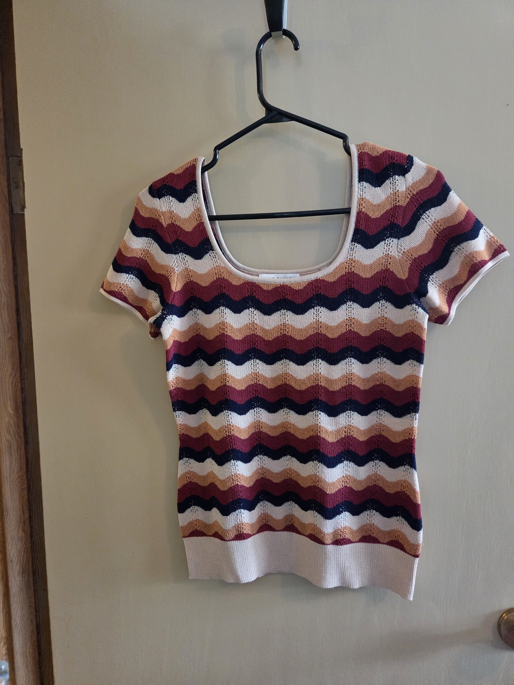 Elie Tahari The Zhuri Scalloped Knit Top